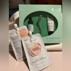 Versed Calm,Clear & Holiday Cheer Skin De-Stressing Set w/ 2 Photos Please Masks